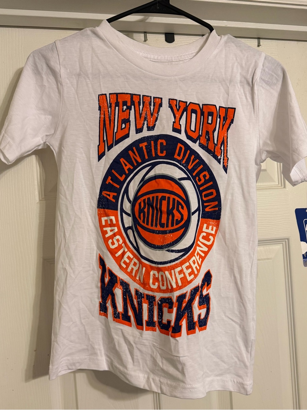 NWT New York Knicks kids T-shirt. Size: M8/10.